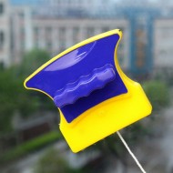 Dispozitiv magnetic pentru curatat geamuri de grosime maxim 0,5cm Aden