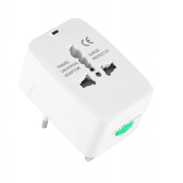 Adaptor universal internațional pentru călătorii